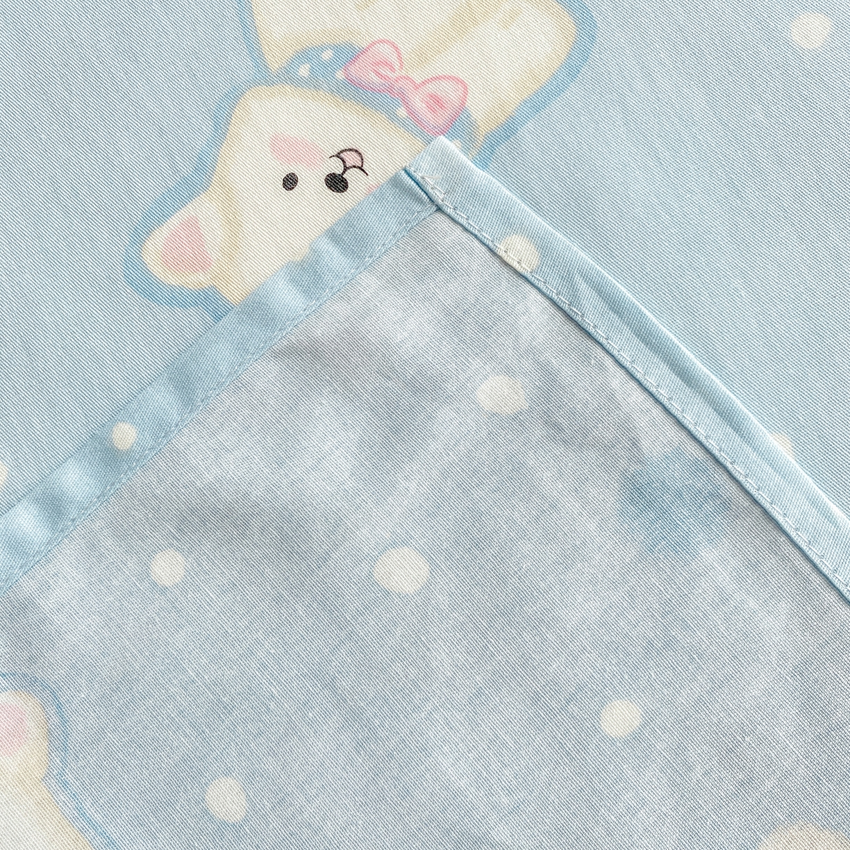 91家纺网 家纺一手货源 找家纺 花梦欣 2026新款全棉印花单品系列3简约卡通款-单床单 蓝色泡芙狗