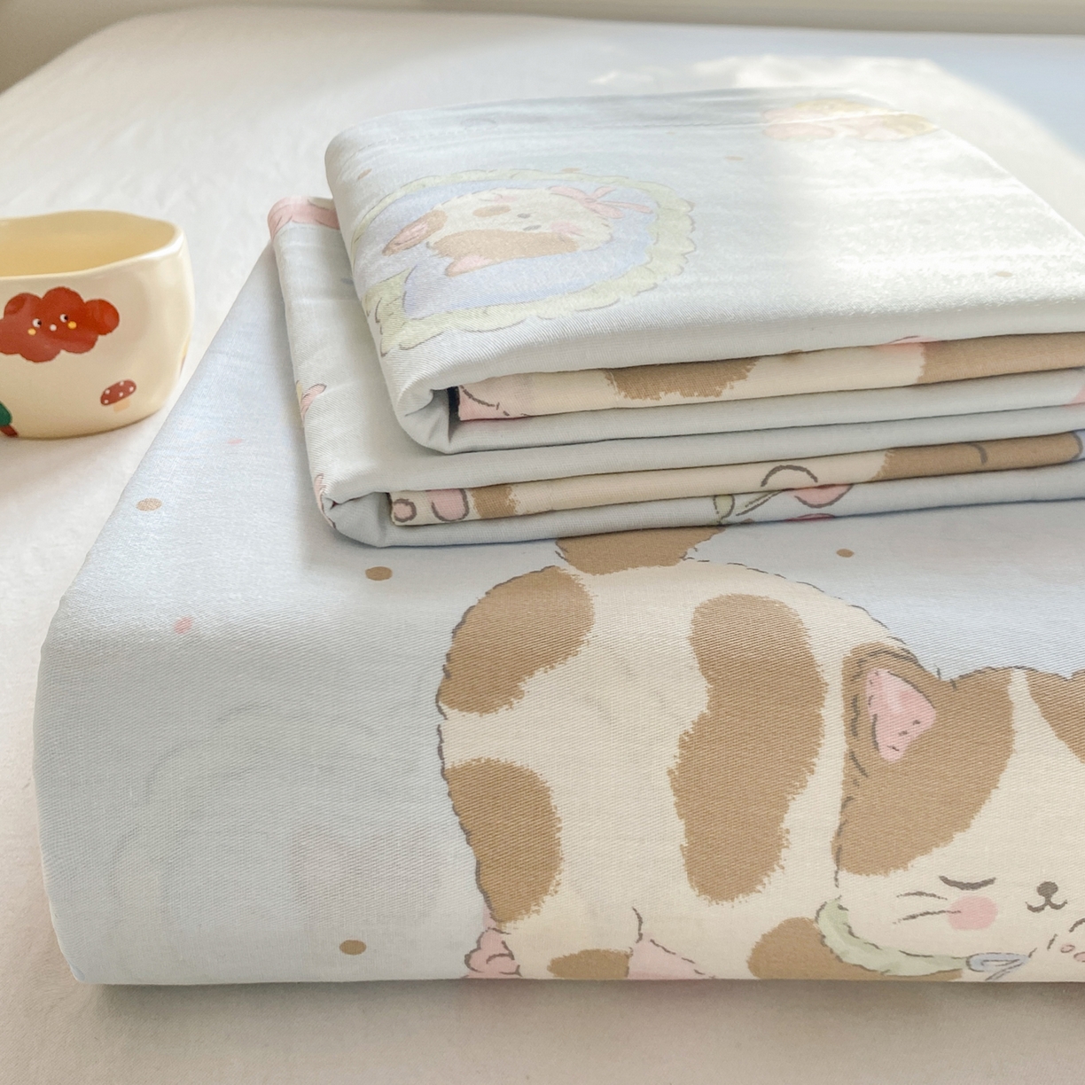 91家纺网 家纺一手货源 找家纺 花梦欣 2026新款全棉印花单品系列3简约卡通款-单床单 狸花小姐兰