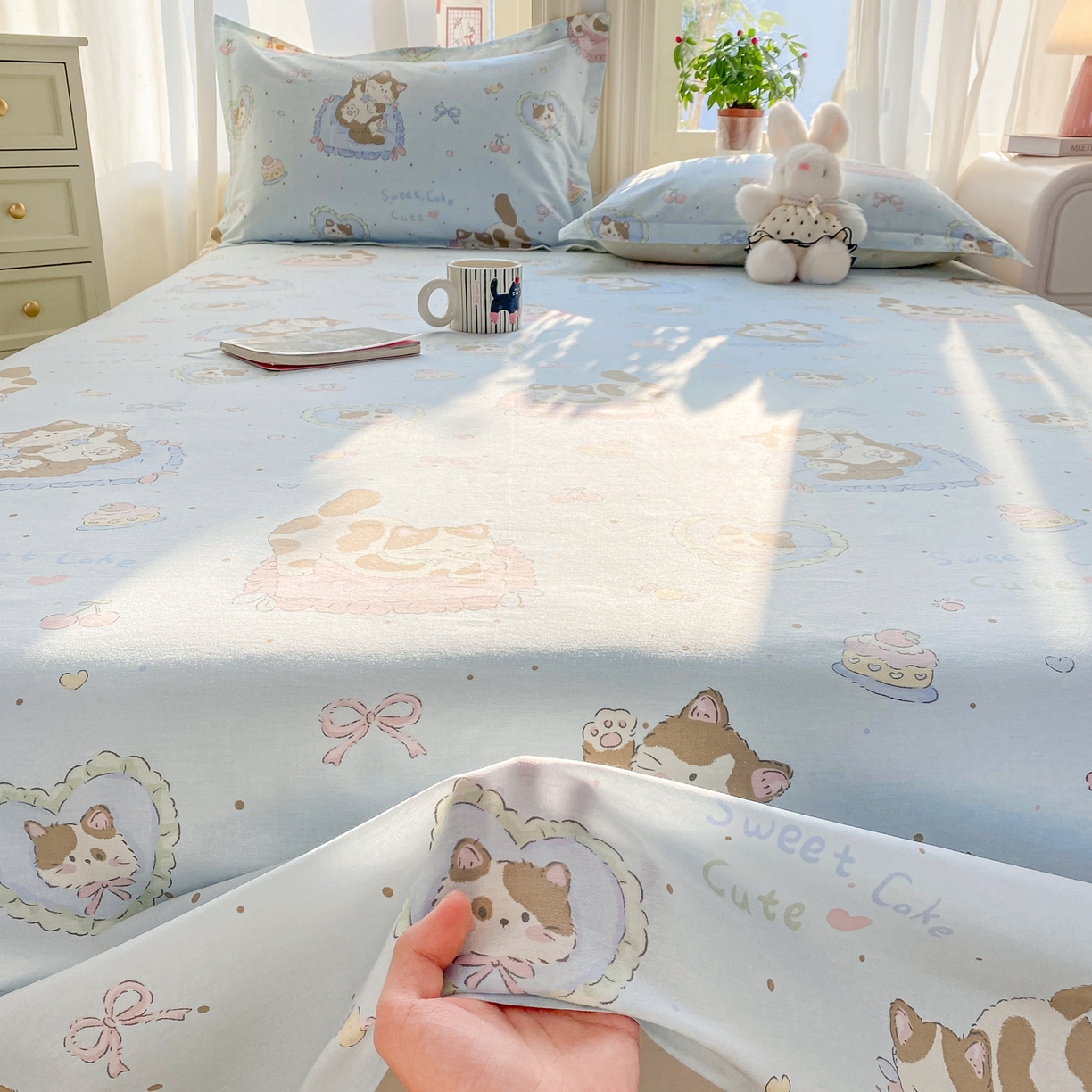 91家纺网 家纺一手货源 找家纺 花梦欣 2026新款全棉印花单品系列3简约卡通款-单床单 狸花小姐兰