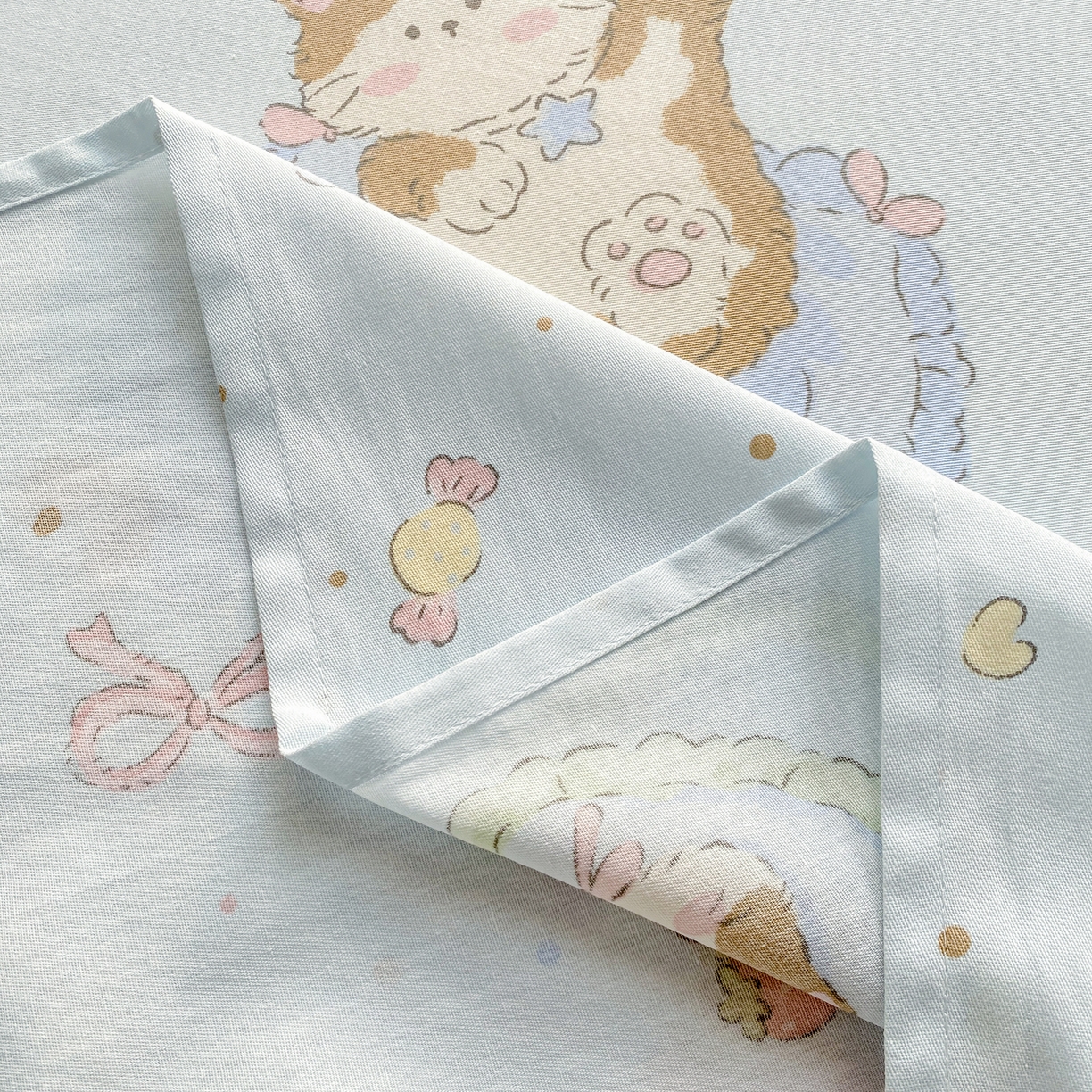 91家纺网 家纺一手货源 找家纺 花梦欣 2026新款全棉印花单品系列3简约卡通款-单床单 狸花小姐兰