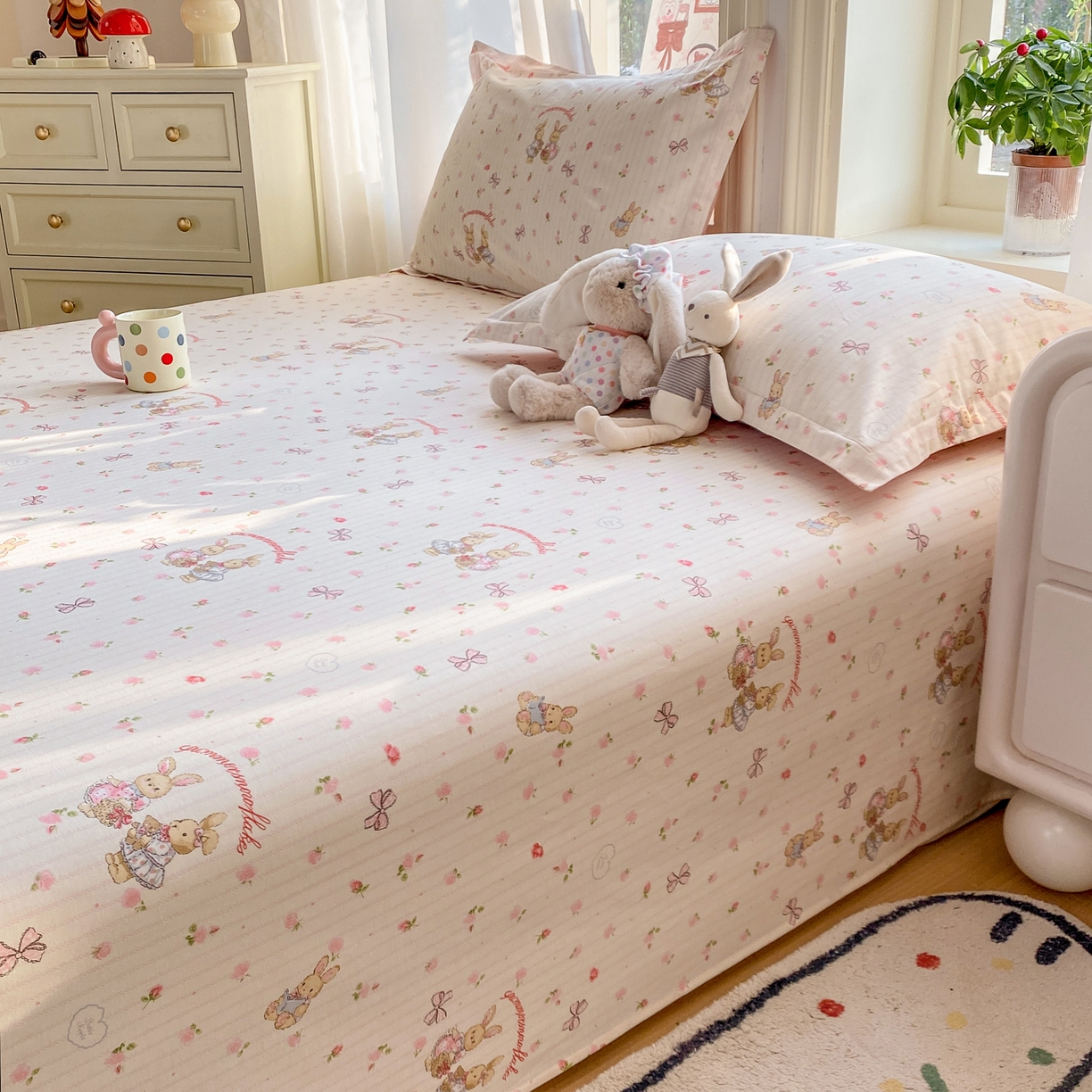 91家纺网 家纺一手货源 找家纺 花梦欣 2026新款全棉印花单品系列3简约卡通款-单床单 甜蜜纪念日