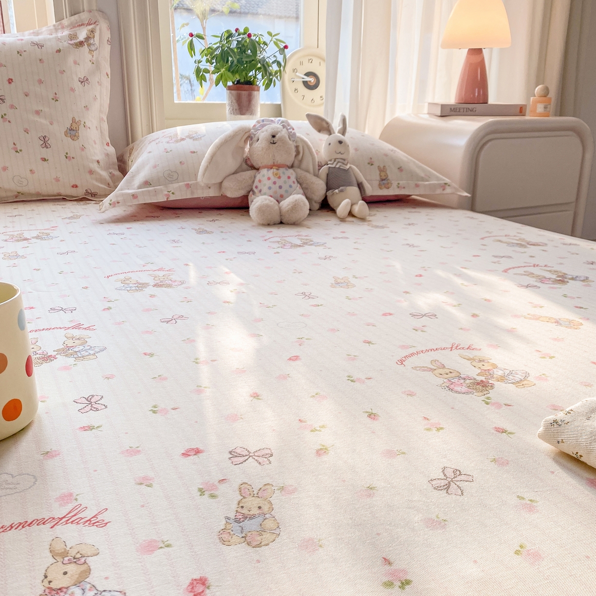 91家纺网 家纺一手货源 找家纺 花梦欣 2026新款全棉印花单品系列3简约卡通款-单床单 甜蜜纪念日