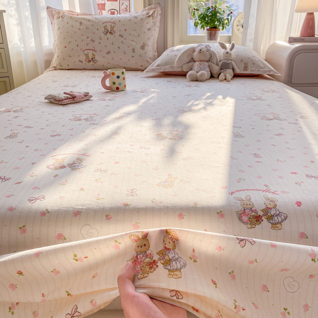 91家纺网 家纺一手货源 找家纺 花梦欣 2026新款全棉印花单品系列3简约卡通款-单床单 甜蜜纪念日