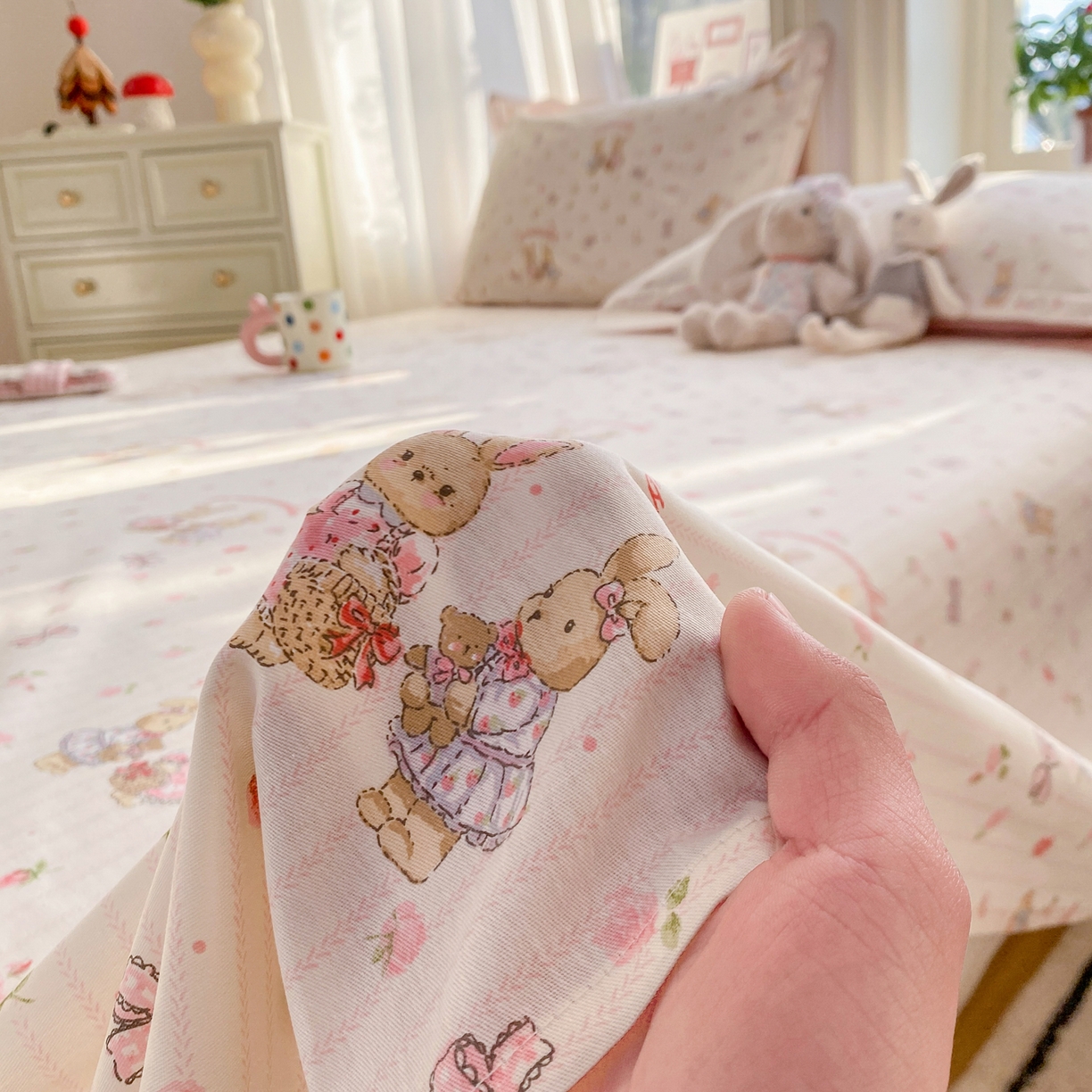91家纺网 家纺一手货源 找家纺 花梦欣 2026新款全棉印花单品系列3简约卡通款-单床单 甜蜜纪念日