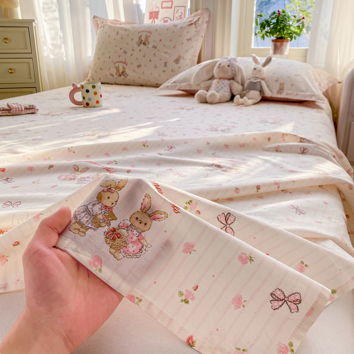 91家纺网 家纺一手货源 找家纺 花梦欣 2026新款全棉印花单品系列3简约卡通款-单床单 甜蜜纪念日