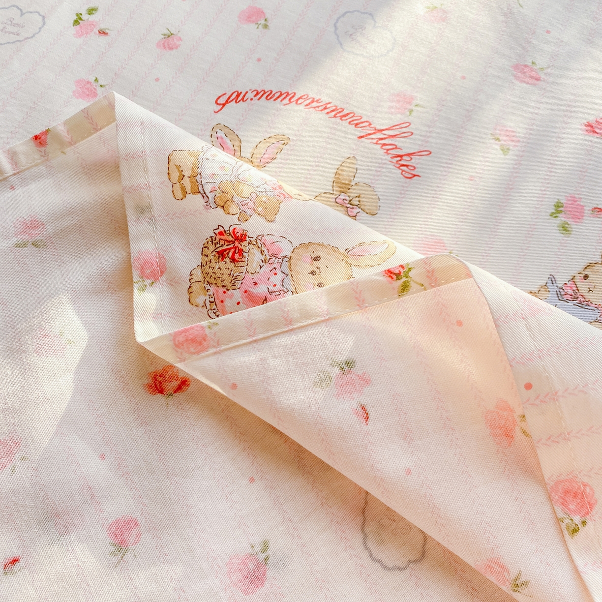 91家纺网 家纺一手货源 找家纺 花梦欣 2026新款全棉印花单品系列3简约卡通款-单床单 甜蜜纪念日