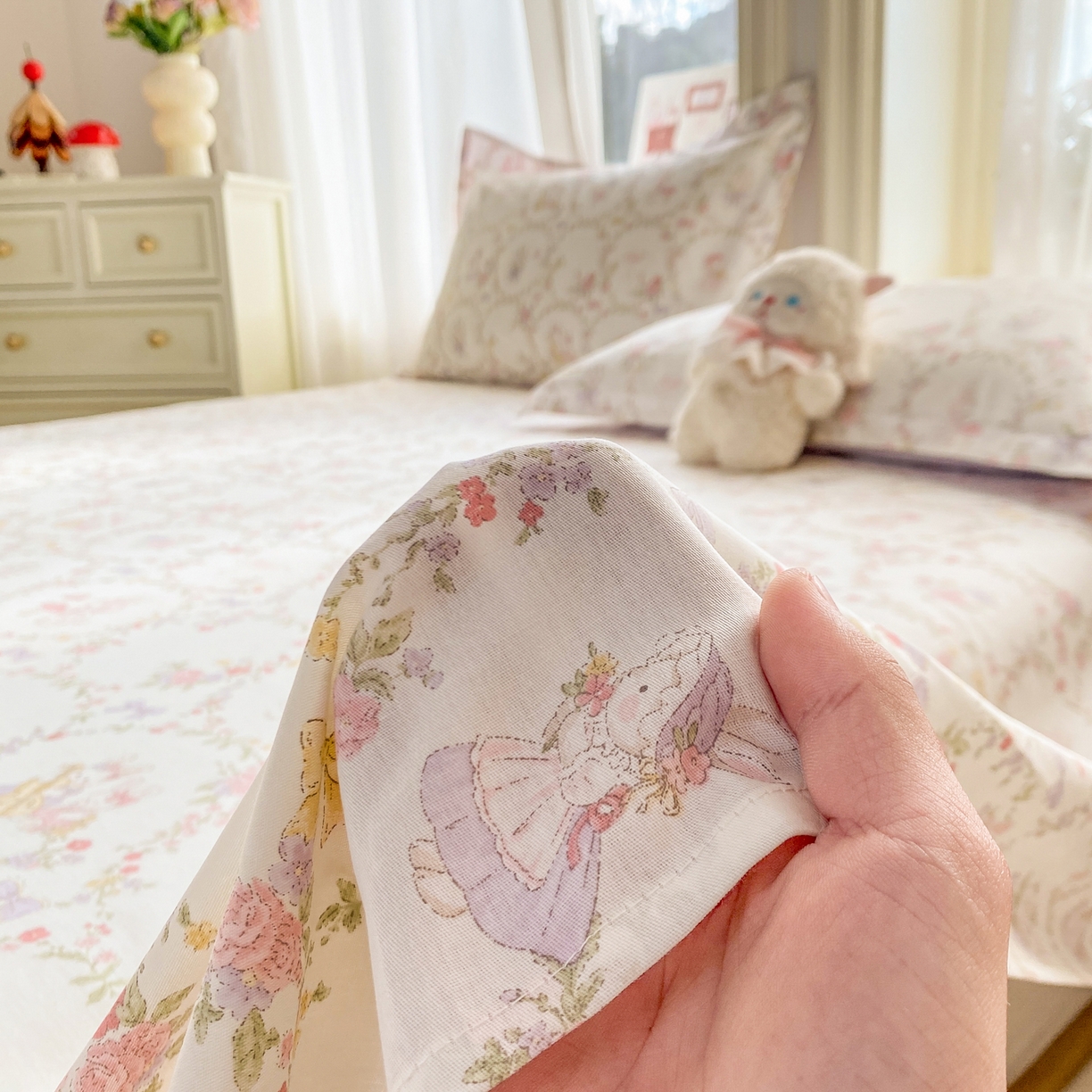 91家纺网 家纺一手货源 找家纺 花梦欣 2026新款全棉印花单品系列3简约卡通款-单床单 童话花町