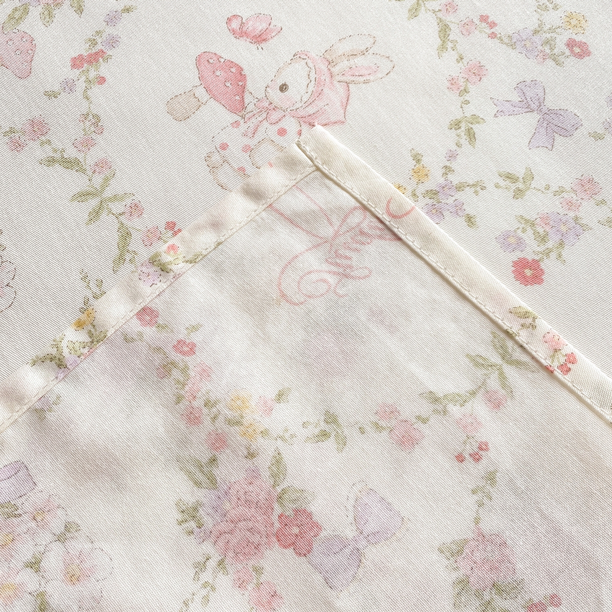 91家纺网 家纺一手货源 找家纺 花梦欣 2026新款全棉印花单品系列3简约卡通款-单床单 童话花町