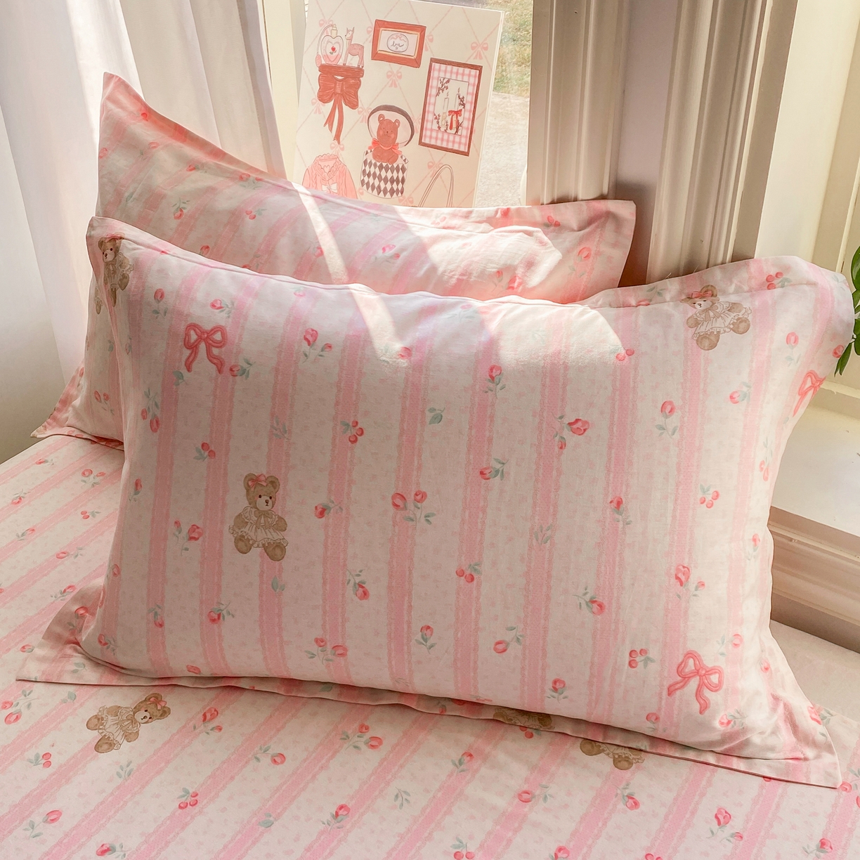 91家纺网 家纺一手货源 找家纺 花梦欣 2026新款全棉印花单品系列3简约卡通款-单床单 温柔花朵熊