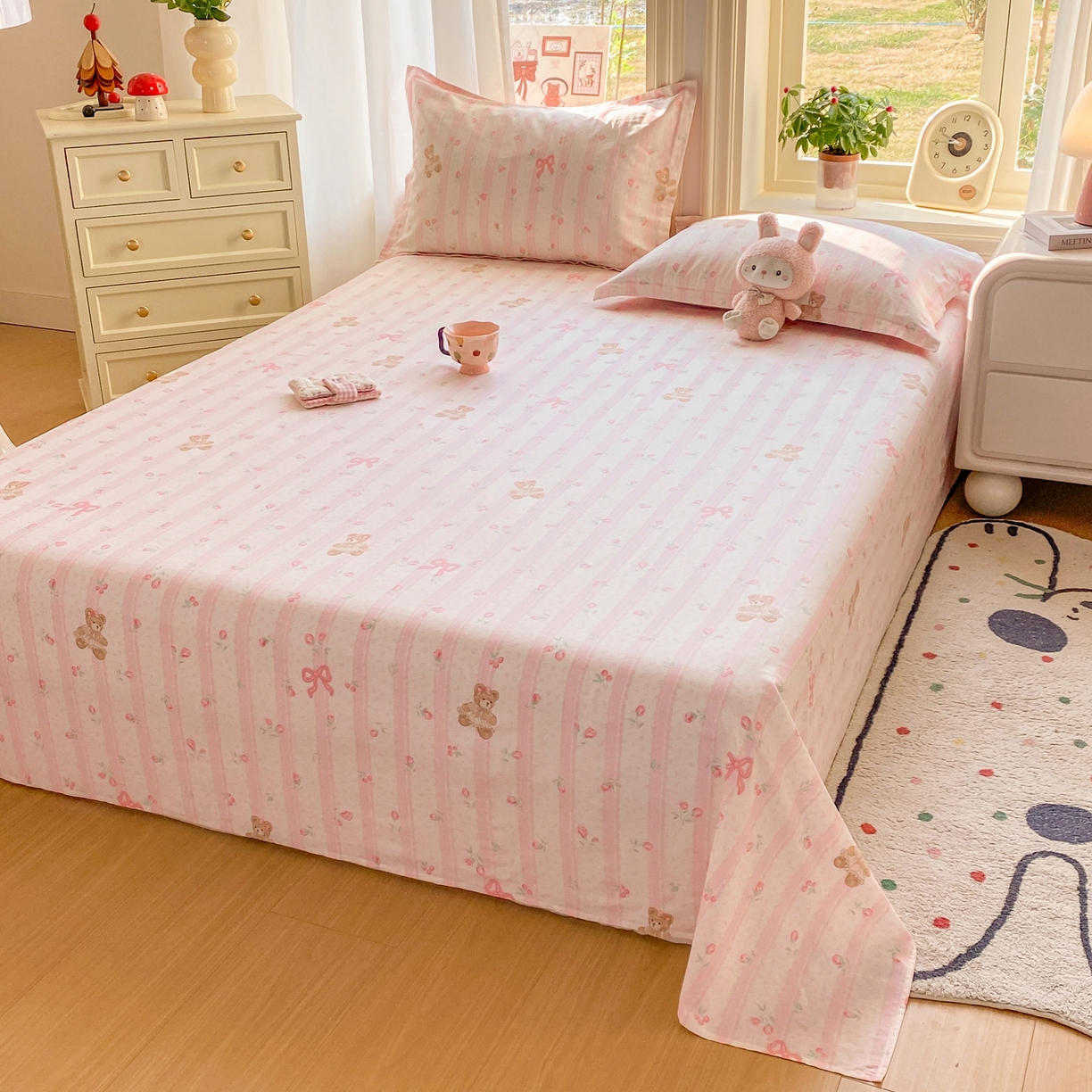 91家纺网 家纺一手货源 找家纺 花梦欣 2026新款全棉印花单品系列3简约卡通款-单床单 温柔花朵熊