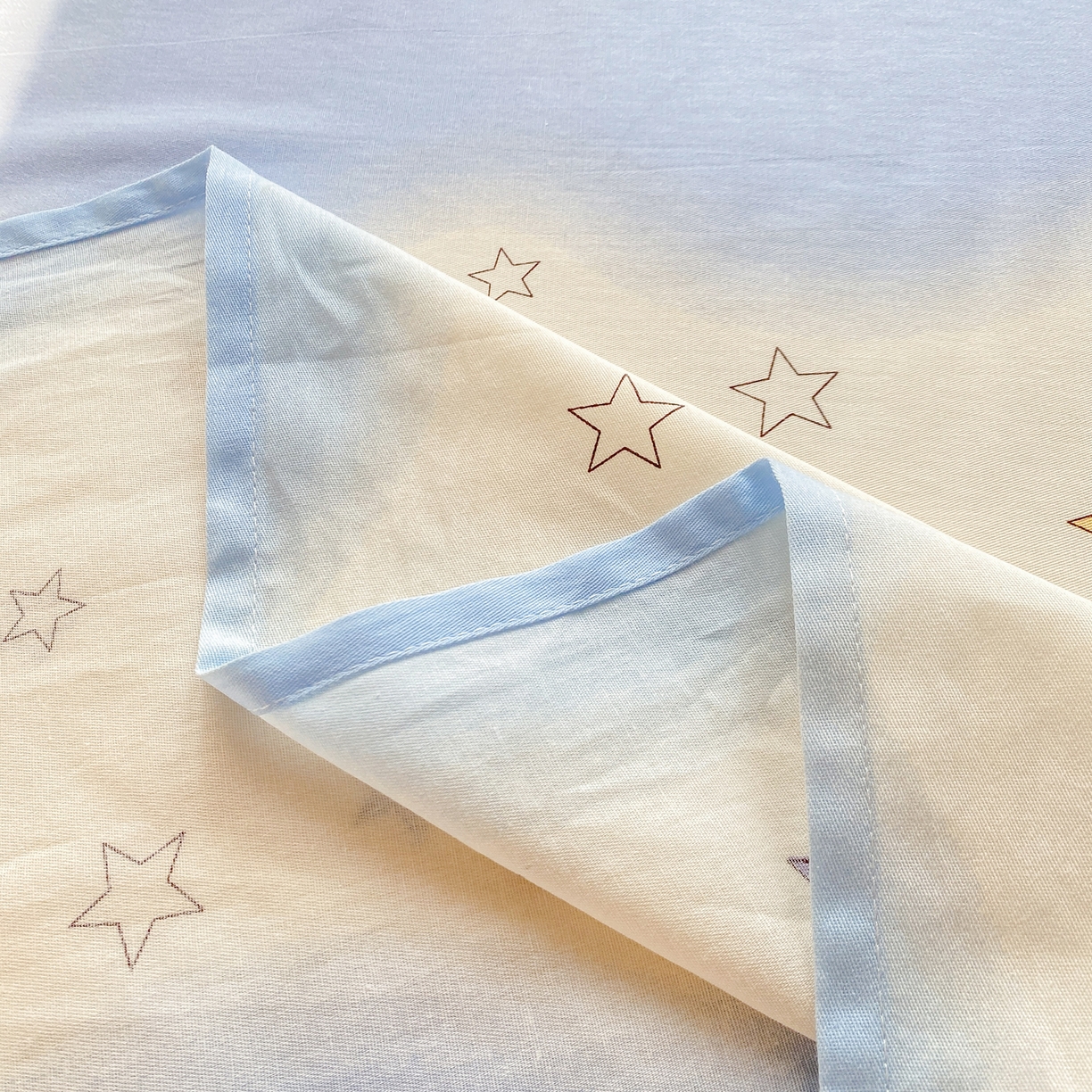 91家纺网 家纺一手货源 找家纺 花梦欣 2026新款全棉印花单品系列3简约卡通款-单床单 星辰入梦