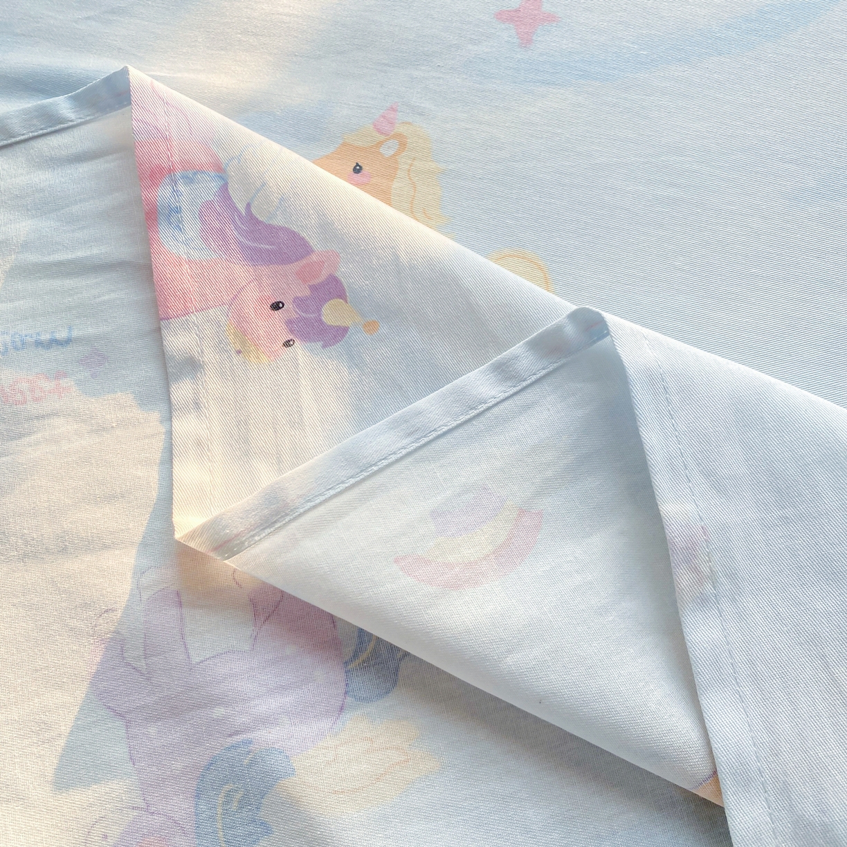 91家纺网 家纺一手货源 找家纺 花梦欣 2026新款全棉印花单品系列3简约卡通款-单床单 星芒小马