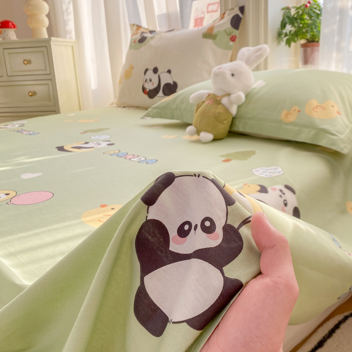 91家纺网 家纺一手货源 找家纺 花梦欣 2026新款全棉印花单品系列3简约卡通款-单床单 熊猫鸭鸭乐绿