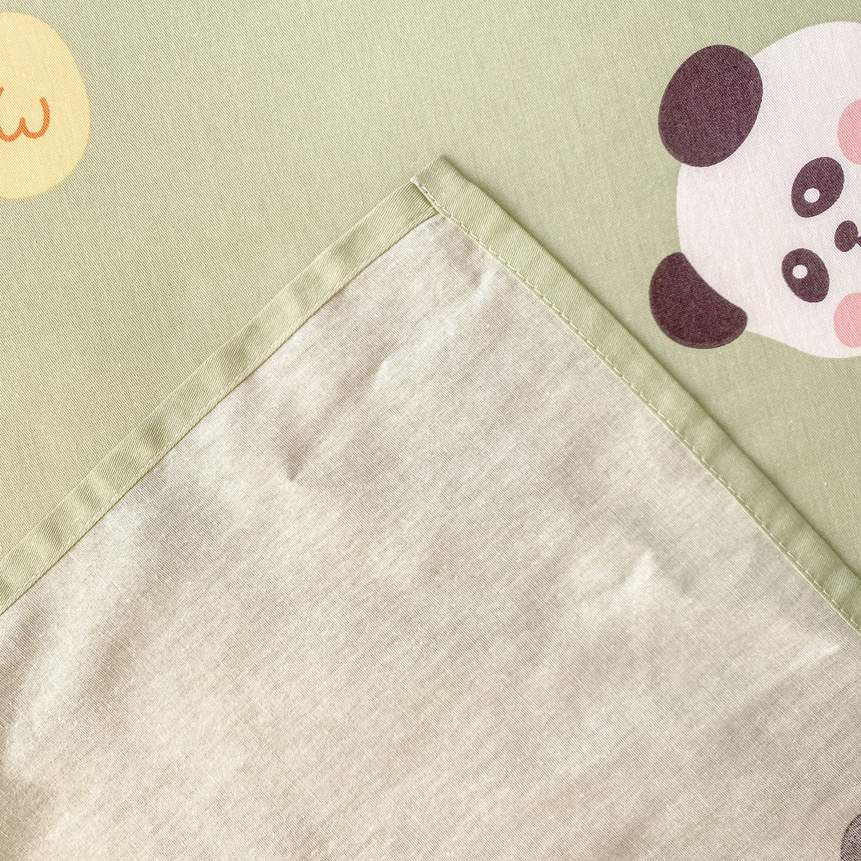 91家纺网 家纺一手货源 找家纺 花梦欣 2026新款全棉印花单品系列3简约卡通款-单床单 熊猫鸭鸭乐绿