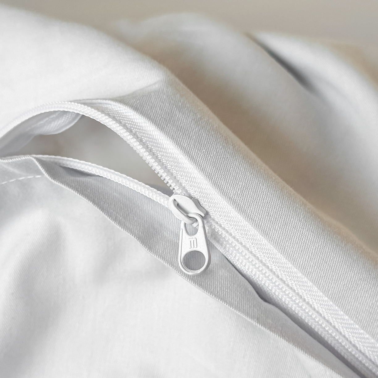 91家纺网 家纺一手货源 找家纺 乐美家纺 2026新款春夏新品全棉大阪刺绣花熙系列 花熙（灰兰）