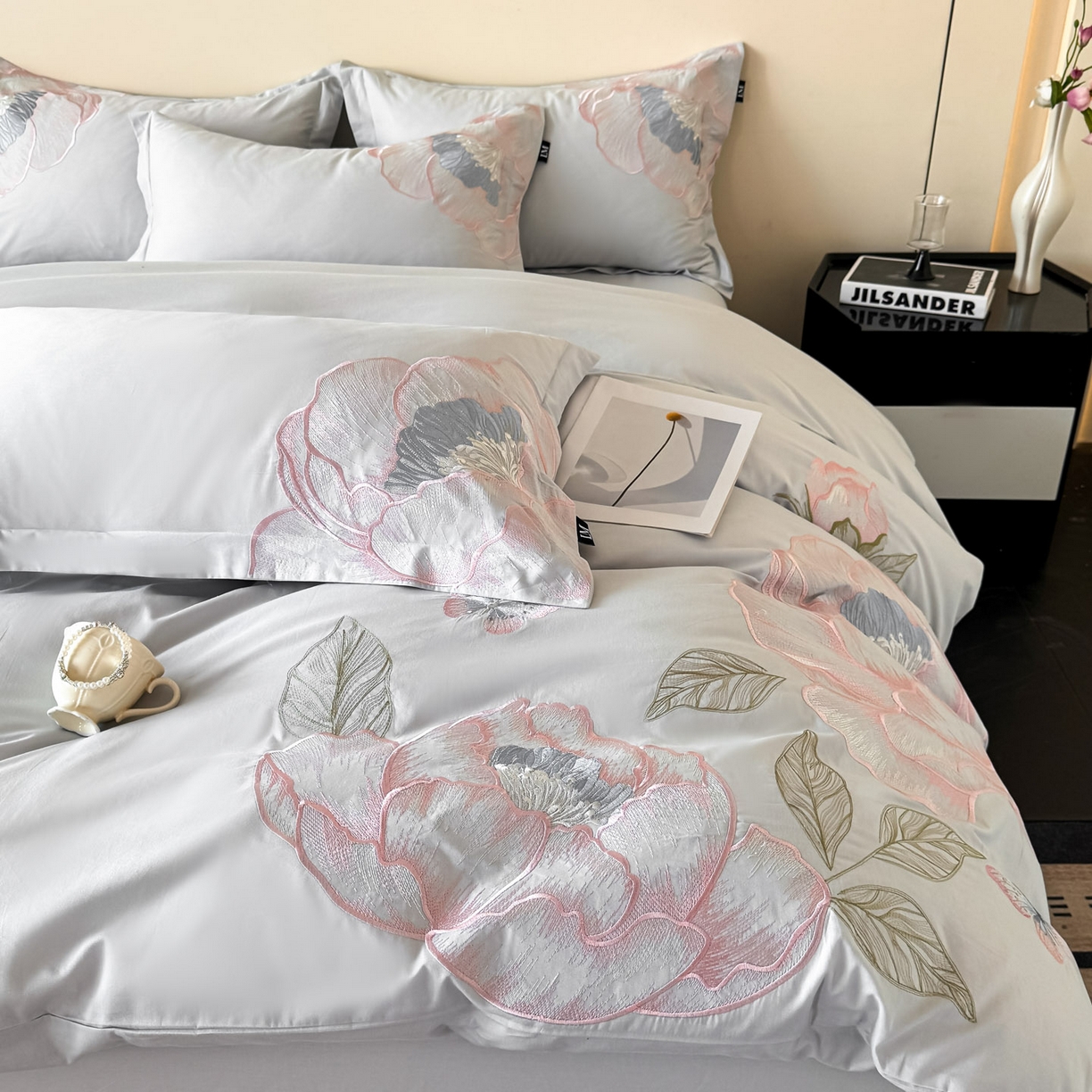 91家纺网 家纺一手货源 找家纺 乐美家纺 2026新款春夏新品全棉大阪刺绣花熙系列 花熙（灰兰）