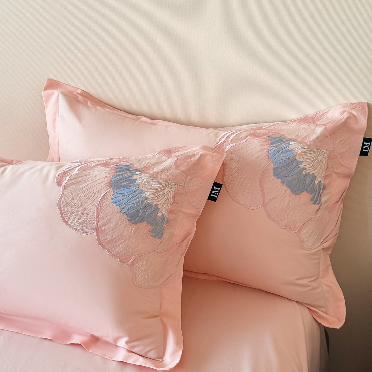 91家纺网 家纺一手货源 找家纺 乐美家纺 2026新款春夏新品全棉大阪刺绣花熙系列 花熙（冰粉）