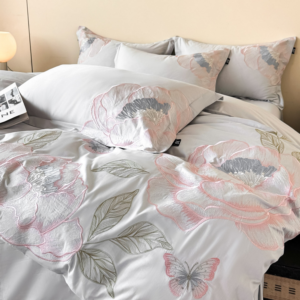 91家纺网 家纺一手货源 找家纺 乐美家纺 2026新款春夏新品全棉大阪刺绣花熙系列 花熙（灰兰）