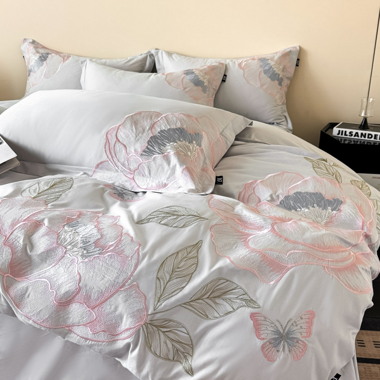 91家纺网 家纺一手货源 找家纺 乐美家纺 2026新款春夏新品全棉大阪刺绣花熙系列 花熙（灰兰）