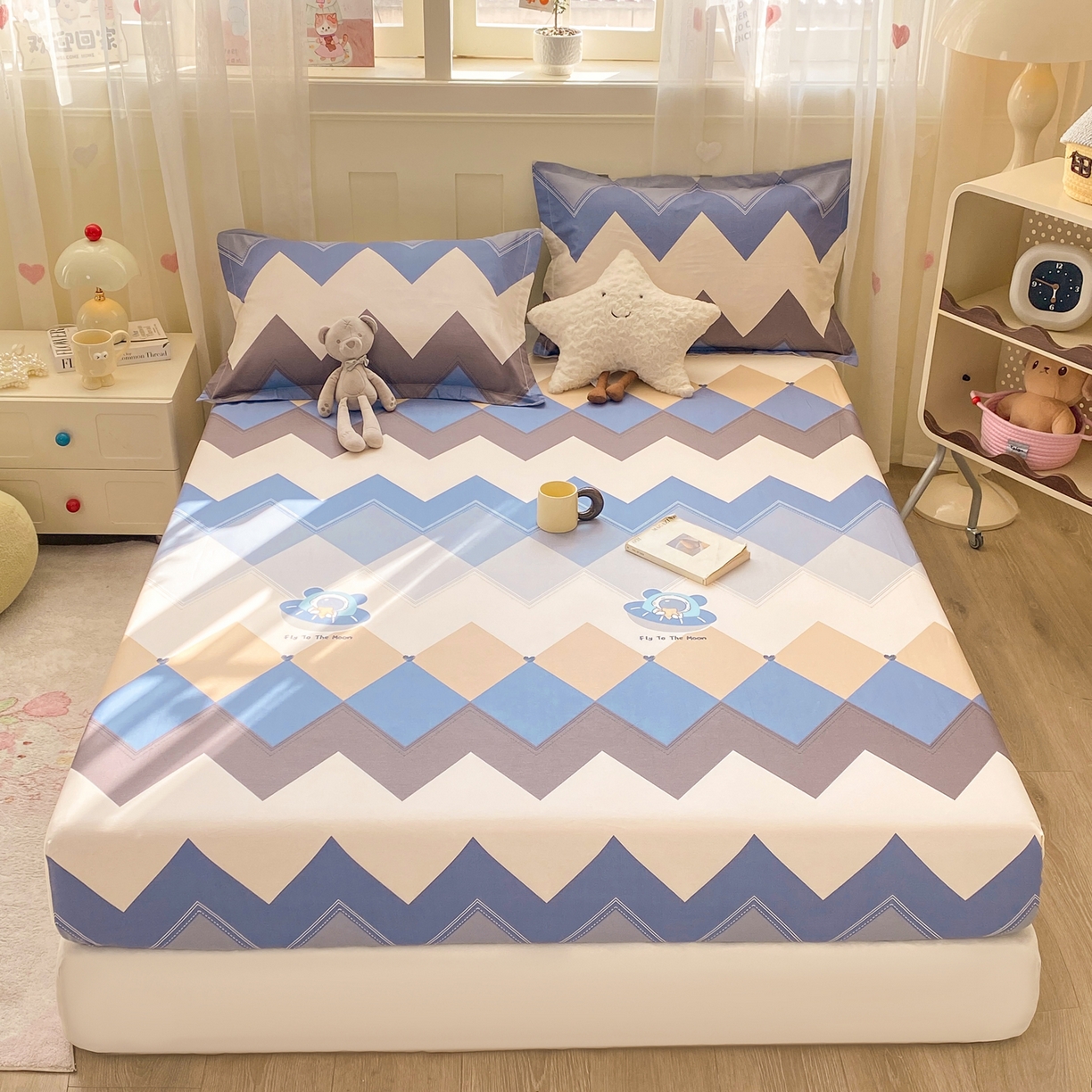 91家纺网 家纺一手货源 找家纺 花梦欣 2026新款全棉印花单品系列3简约卡通款-单床笠 几何飞船