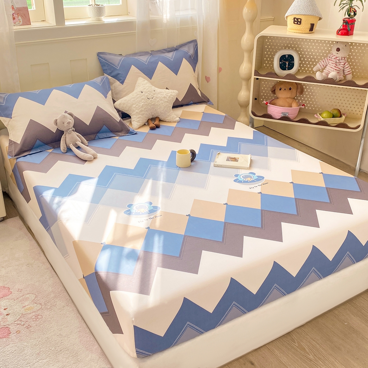 91家纺网 家纺一手货源 找家纺 花梦欣 2026新款全棉印花单品系列3简约卡通款-单床笠 几何飞船