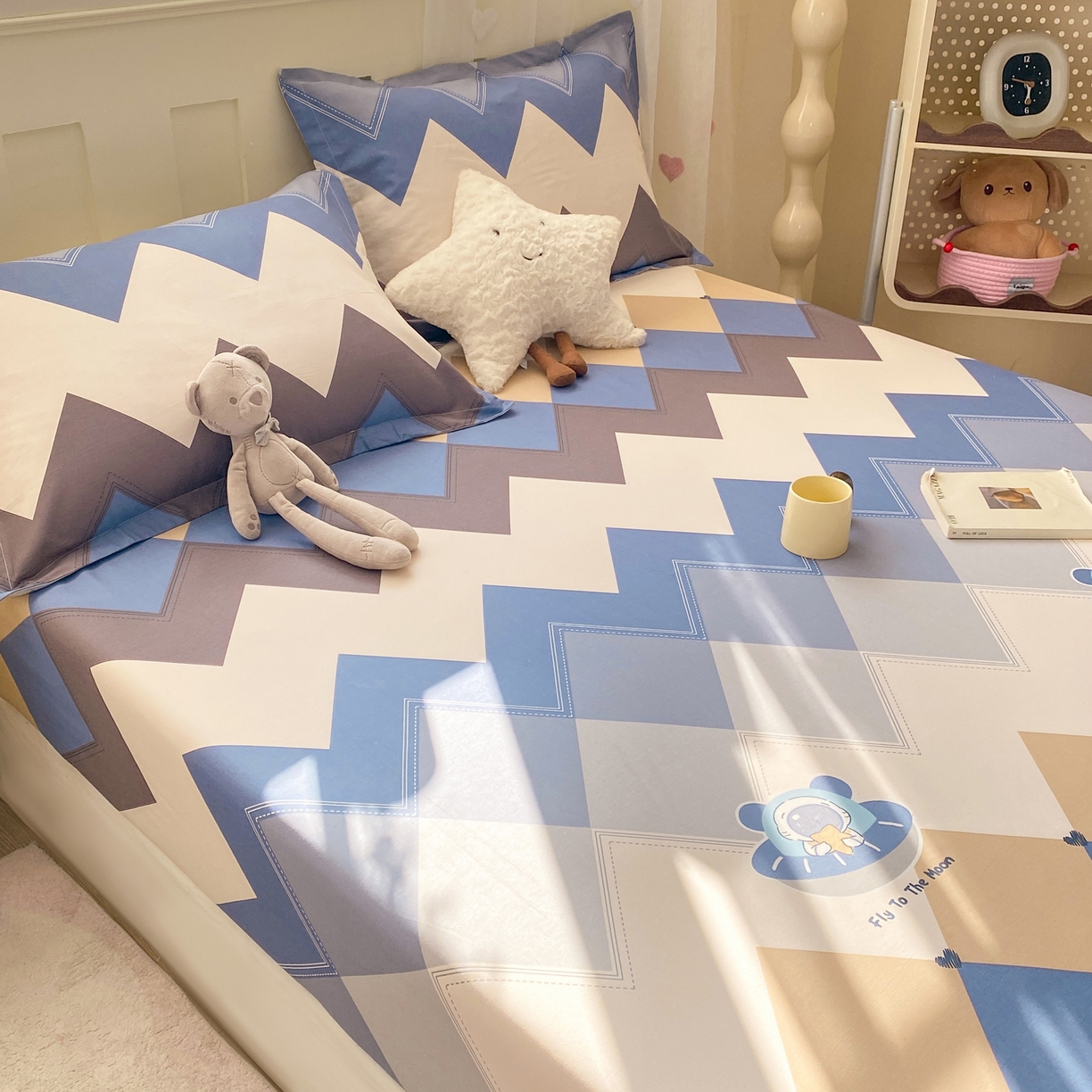 91家纺网 家纺一手货源 找家纺 花梦欣 2026新款全棉印花单品系列3简约卡通款-单床笠 几何飞船