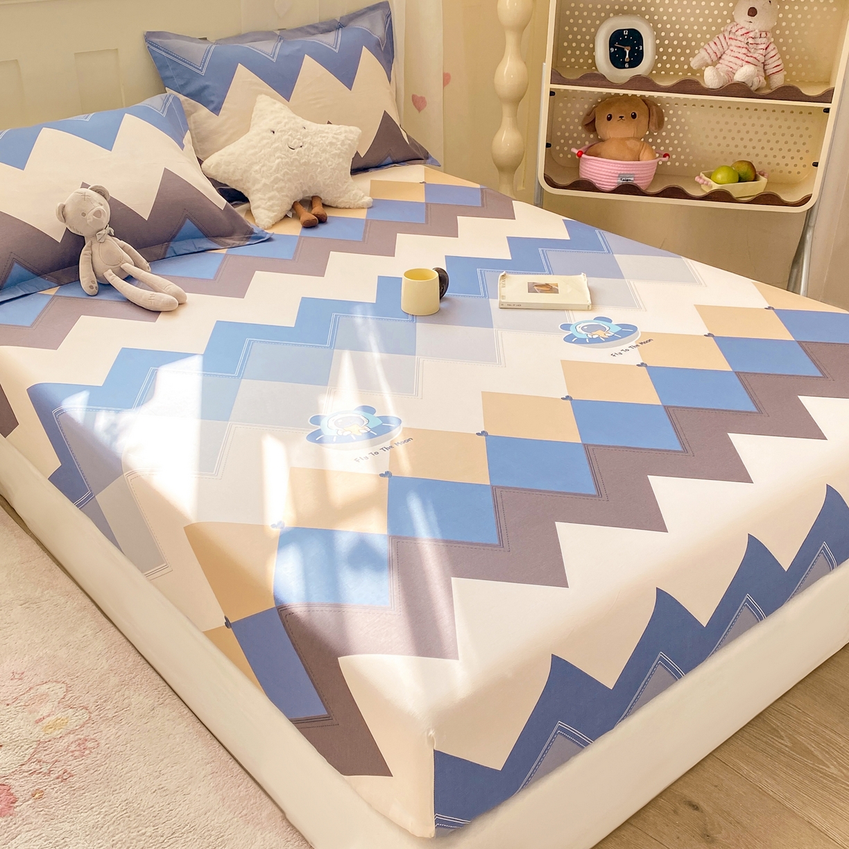 91家纺网 家纺一手货源 找家纺 花梦欣 2026新款全棉印花单品系列3简约卡通款-单床笠 几何飞船