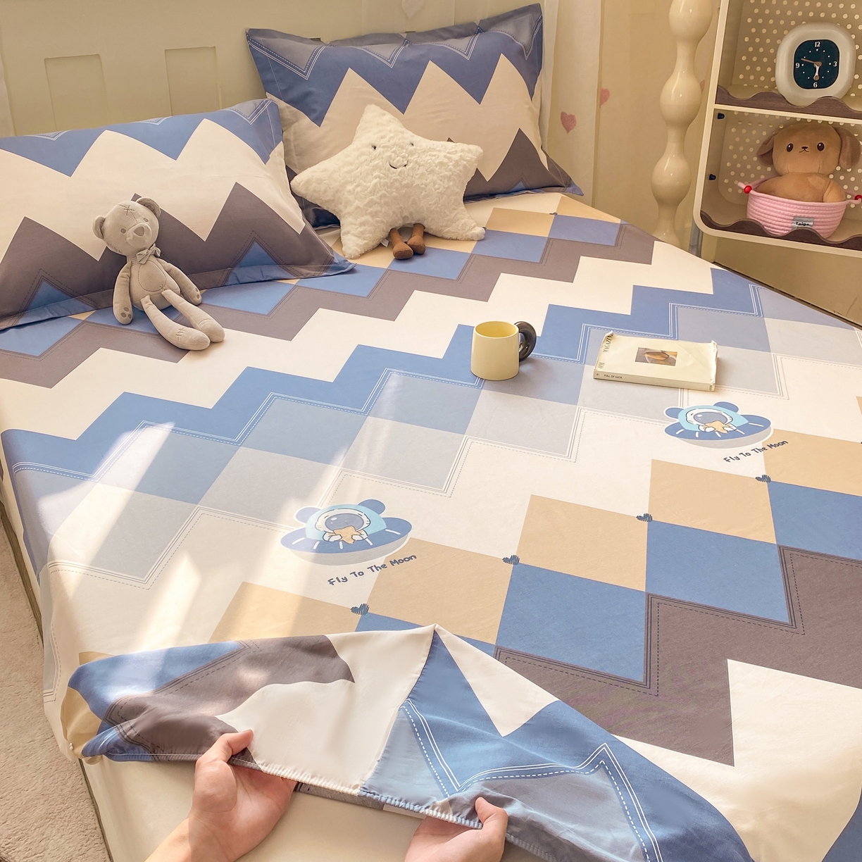 91家纺网 家纺一手货源 找家纺 花梦欣 2026新款全棉印花单品系列3简约卡通款-单床笠 几何飞船