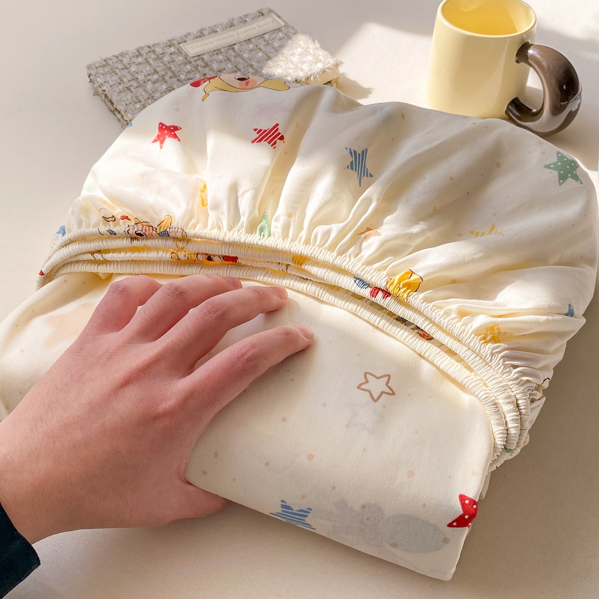 91家纺网 家纺一手货源 找家纺 花梦欣 2026新款全棉印花单品系列3简约卡通款-单床笠 快乐小星