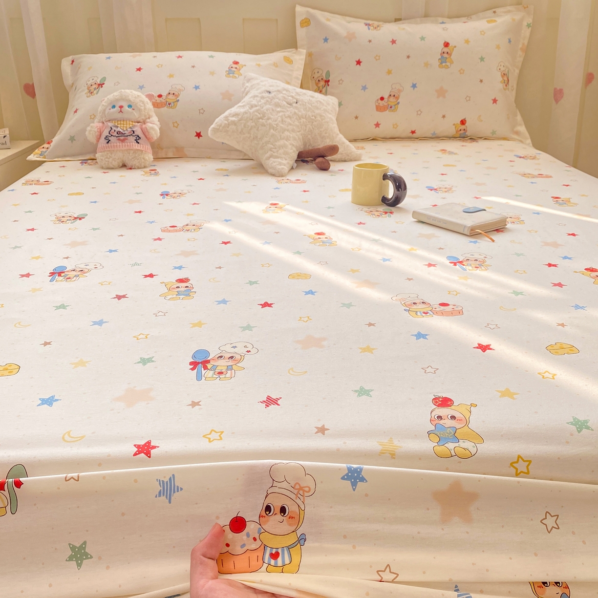 91家纺网 家纺一手货源 找家纺 花梦欣 2026新款全棉印花单品系列3简约卡通款-单床笠 快乐小星