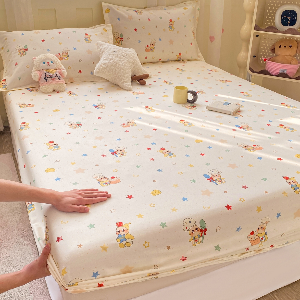 91家纺网 家纺一手货源 找家纺 花梦欣 2026新款全棉印花单品系列3简约卡通款-单床笠 快乐小星