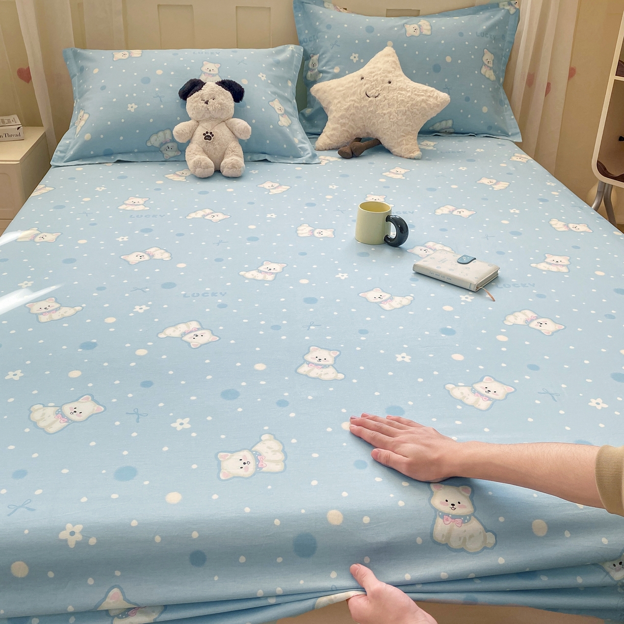91家纺网 家纺一手货源 找家纺 花梦欣 2026新款全棉印花单品系列3简约卡通款-单床笠 蓝色泡芙狗