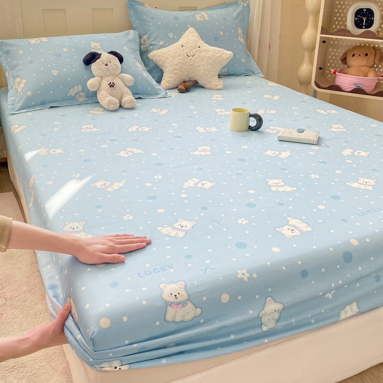 91家纺网 家纺一手货源 找家纺 花梦欣 2026新款全棉印花单品系列3简约卡通款-单床笠 蓝色泡芙狗