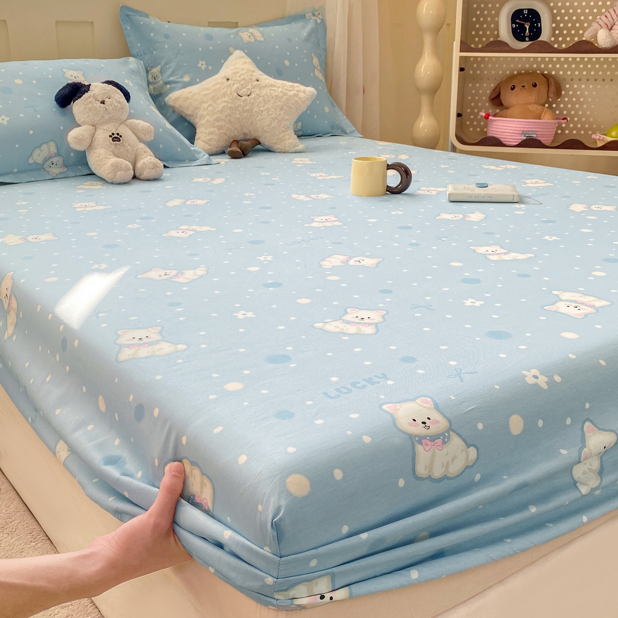 91家纺网 家纺一手货源 找家纺 花梦欣 2026新款全棉印花单品系列3简约卡通款-单床笠 蓝色泡芙狗