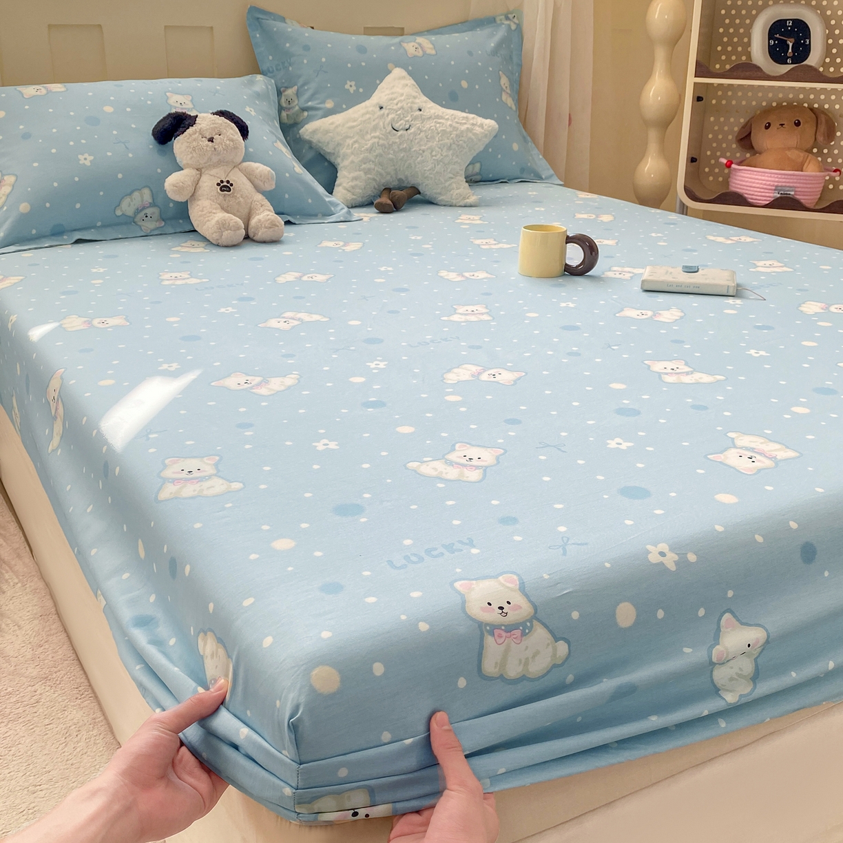 91家纺网 家纺一手货源 找家纺 花梦欣 2026新款全棉印花单品系列3简约卡通款-单床笠 蓝色泡芙狗