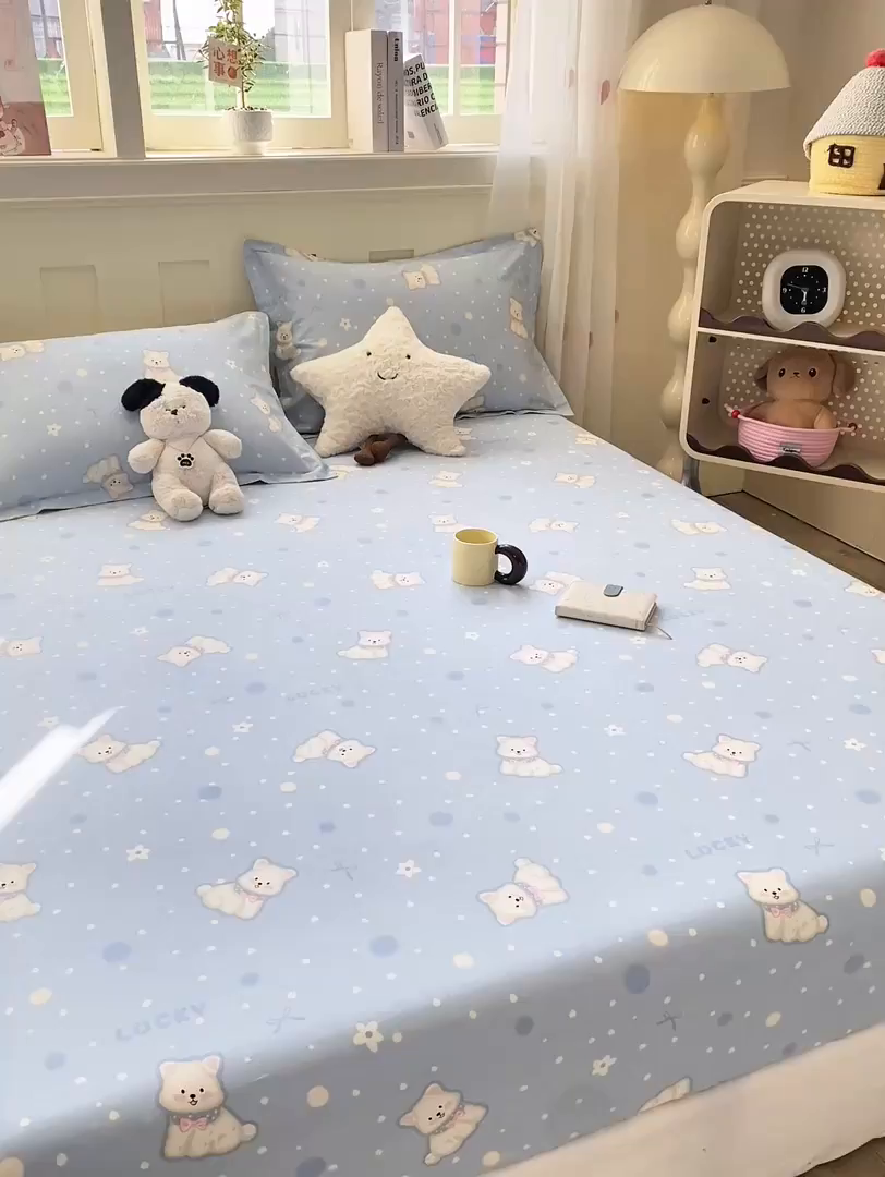 91家纺网 家纺一手货源 找家纺 花梦欣 2026新款全棉印花单品系列3简约卡通款-单床笠 蓝色泡芙狗