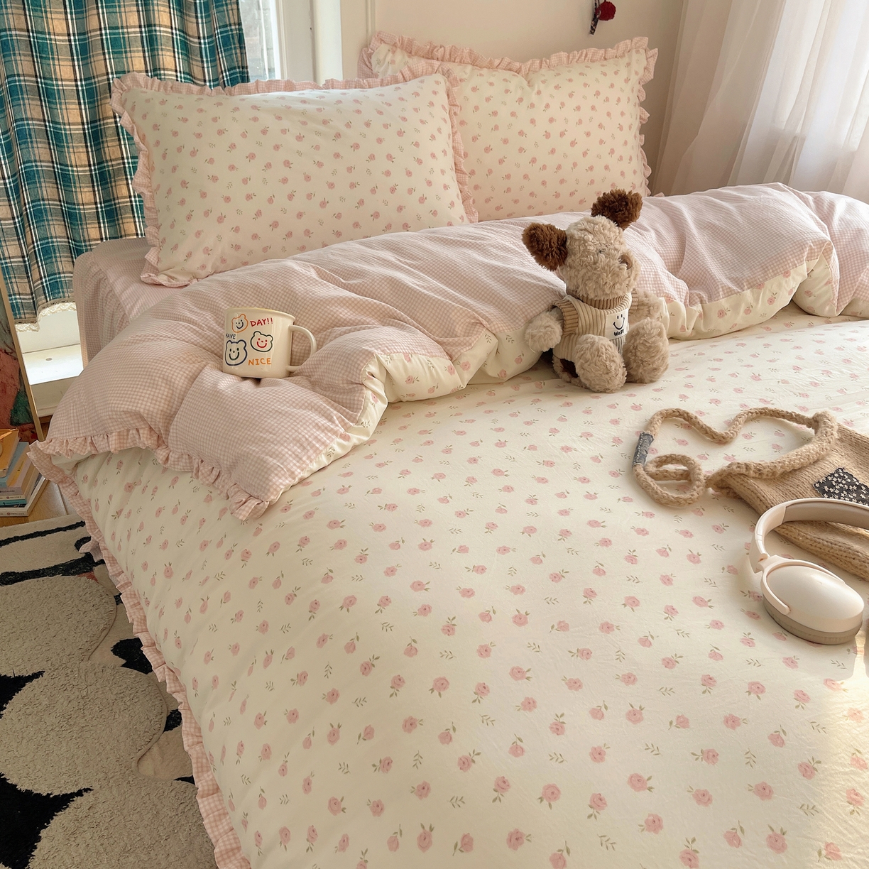 91家纺网 家纺一手货源 找家纺 轻奢坊 2026新款云感仿棉水洗棉褶皱短花边四件套 花花格粉