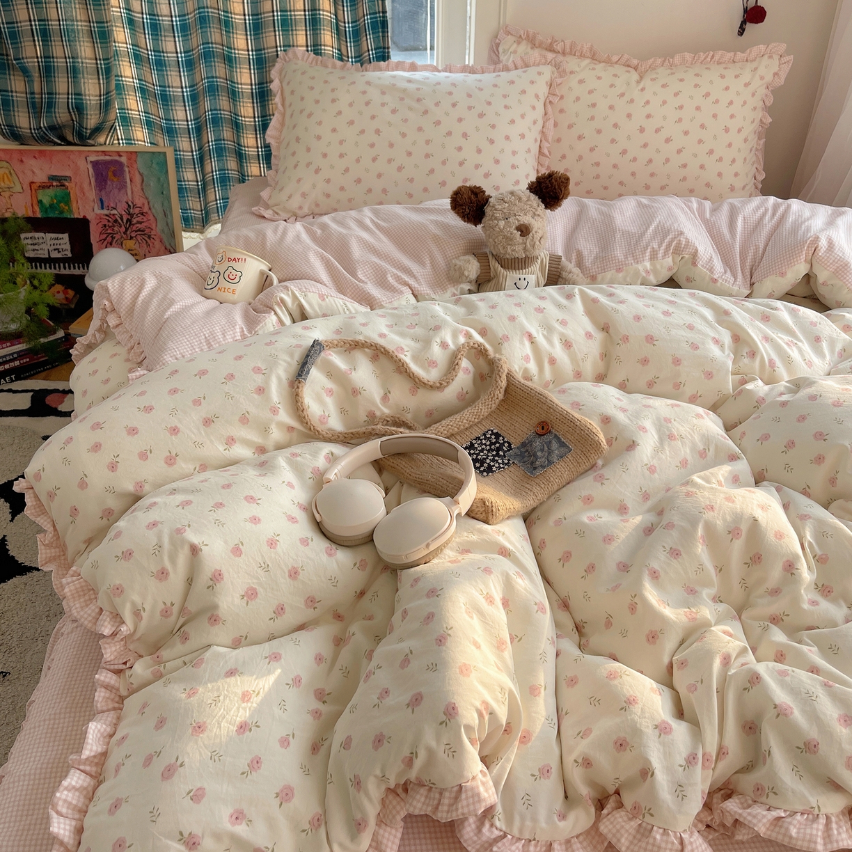 91家纺网 家纺一手货源 找家纺 轻奢坊 2026新款云感仿棉水洗棉褶皱短花边四件套 花花格粉