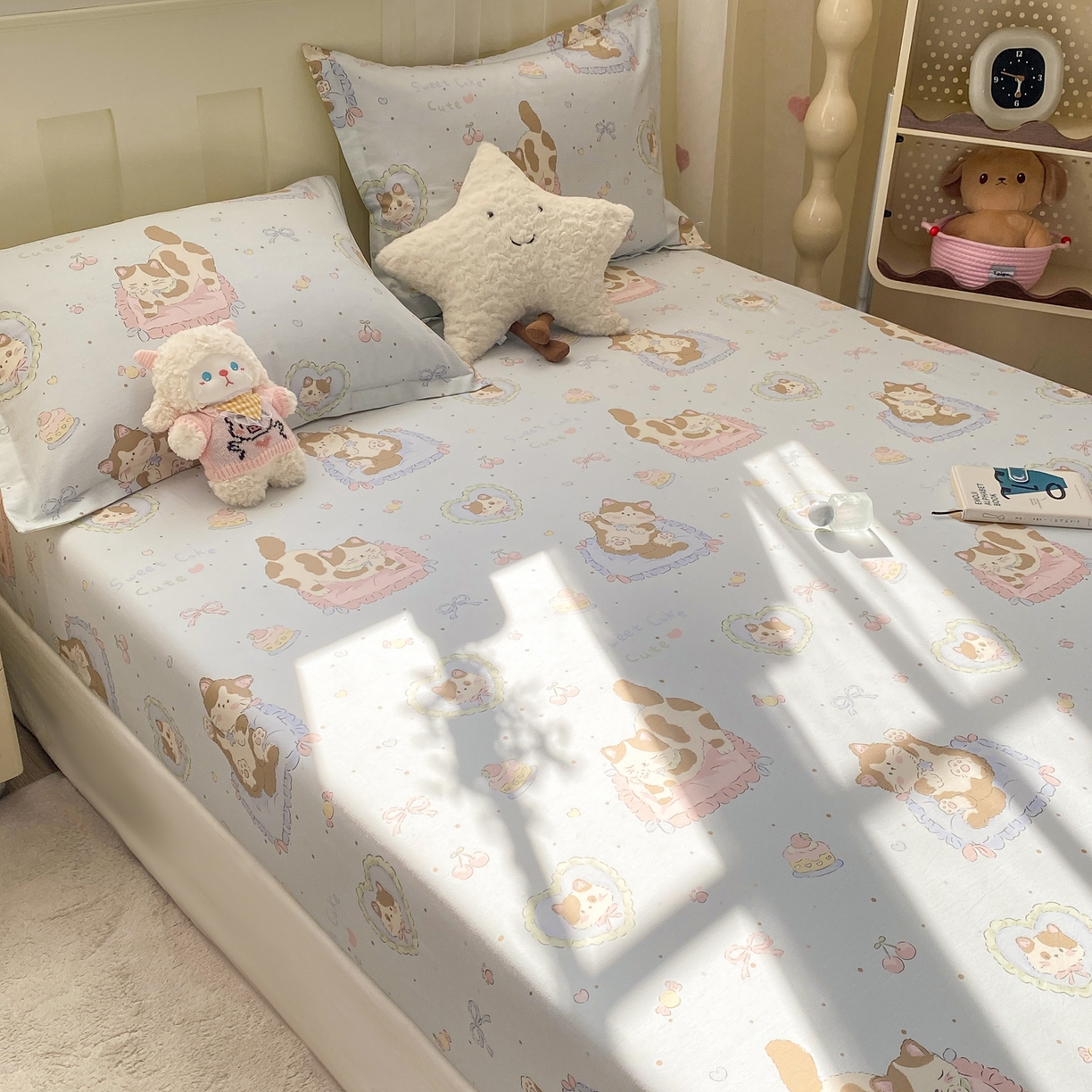 91家纺网 家纺一手货源 找家纺 花梦欣 2026新款全棉印花单品系列3简约卡通款-单床笠 狸花小姐兰