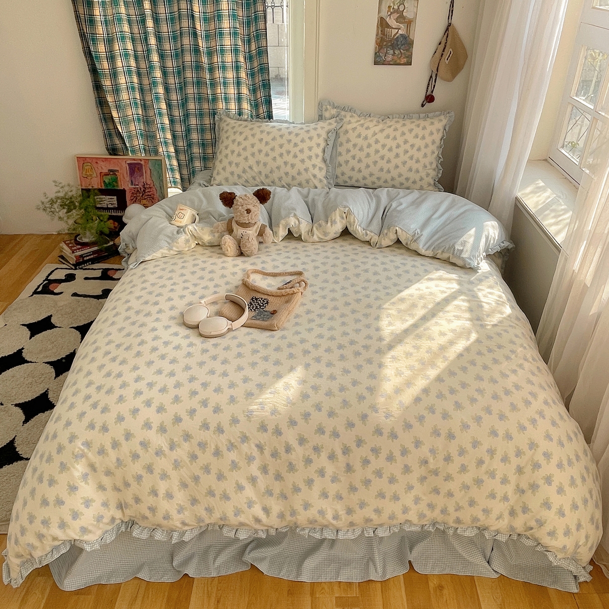 91家纺网 家纺一手货源 找家纺 轻奢坊 2026新款云感仿棉水洗棉褶皱短花边四件套 花花格蓝