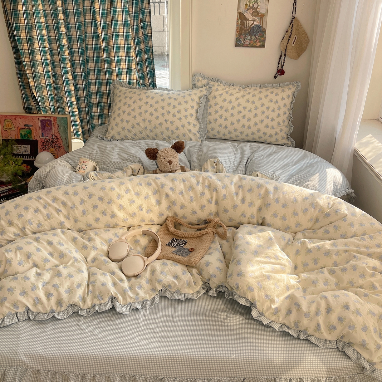 91家纺网 家纺一手货源 找家纺 轻奢坊 2026新款云感仿棉水洗棉褶皱短花边四件套 花花格蓝