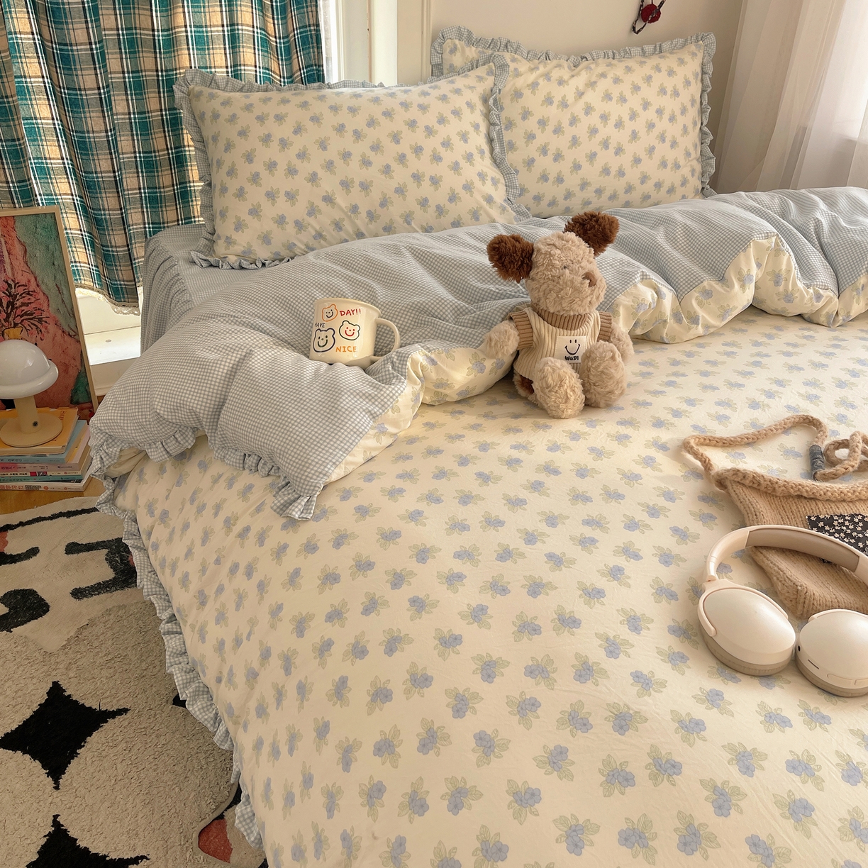 91家纺网 家纺一手货源 找家纺 轻奢坊 2026新款云感仿棉水洗棉褶皱短花边四件套 花花格蓝