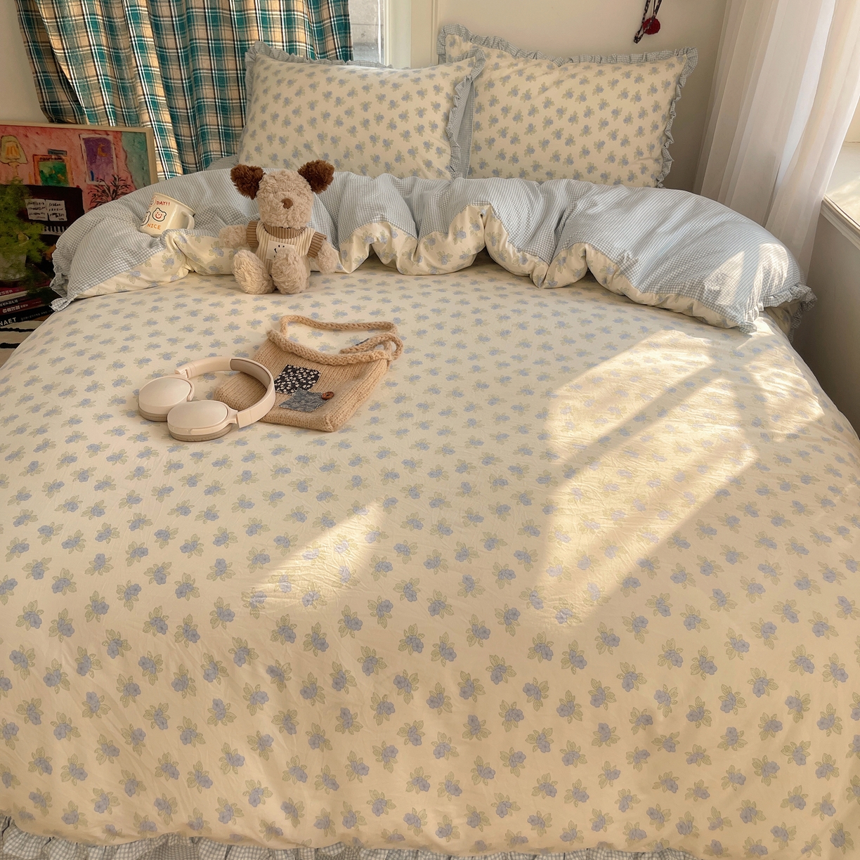 91家纺网 家纺一手货源 找家纺 轻奢坊 2026新款云感仿棉水洗棉褶皱短花边四件套 花花格蓝