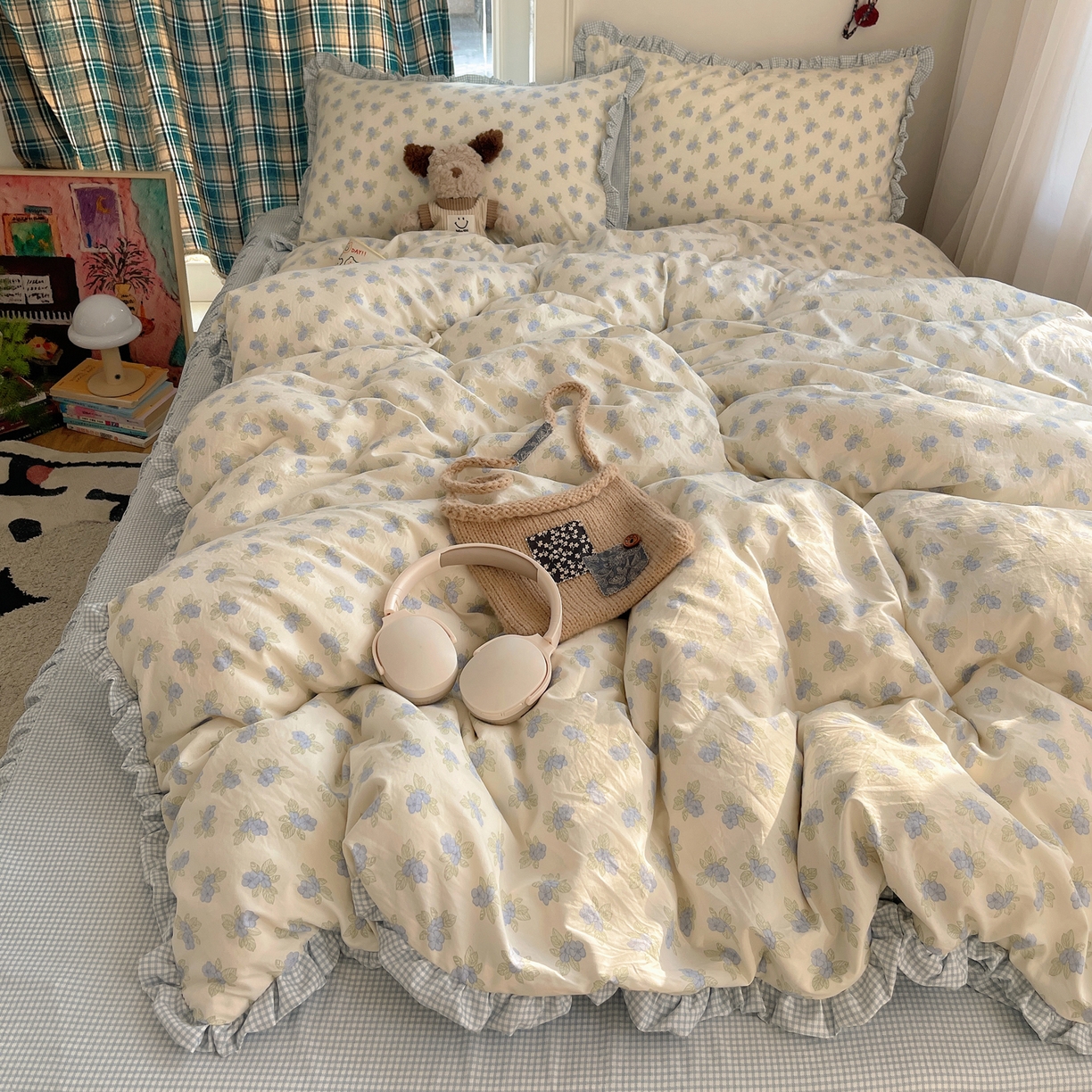 91家纺网 家纺一手货源 找家纺 轻奢坊 2026新款云感仿棉水洗棉褶皱短花边四件套 花花格蓝