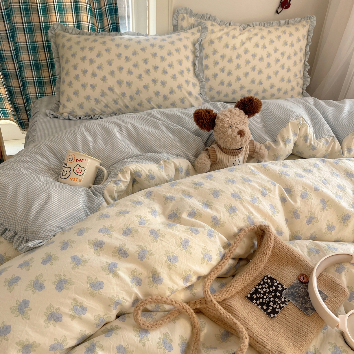 91家纺网 家纺一手货源 找家纺 轻奢坊 2026新款云感仿棉水洗棉褶皱短花边四件套 花花格蓝