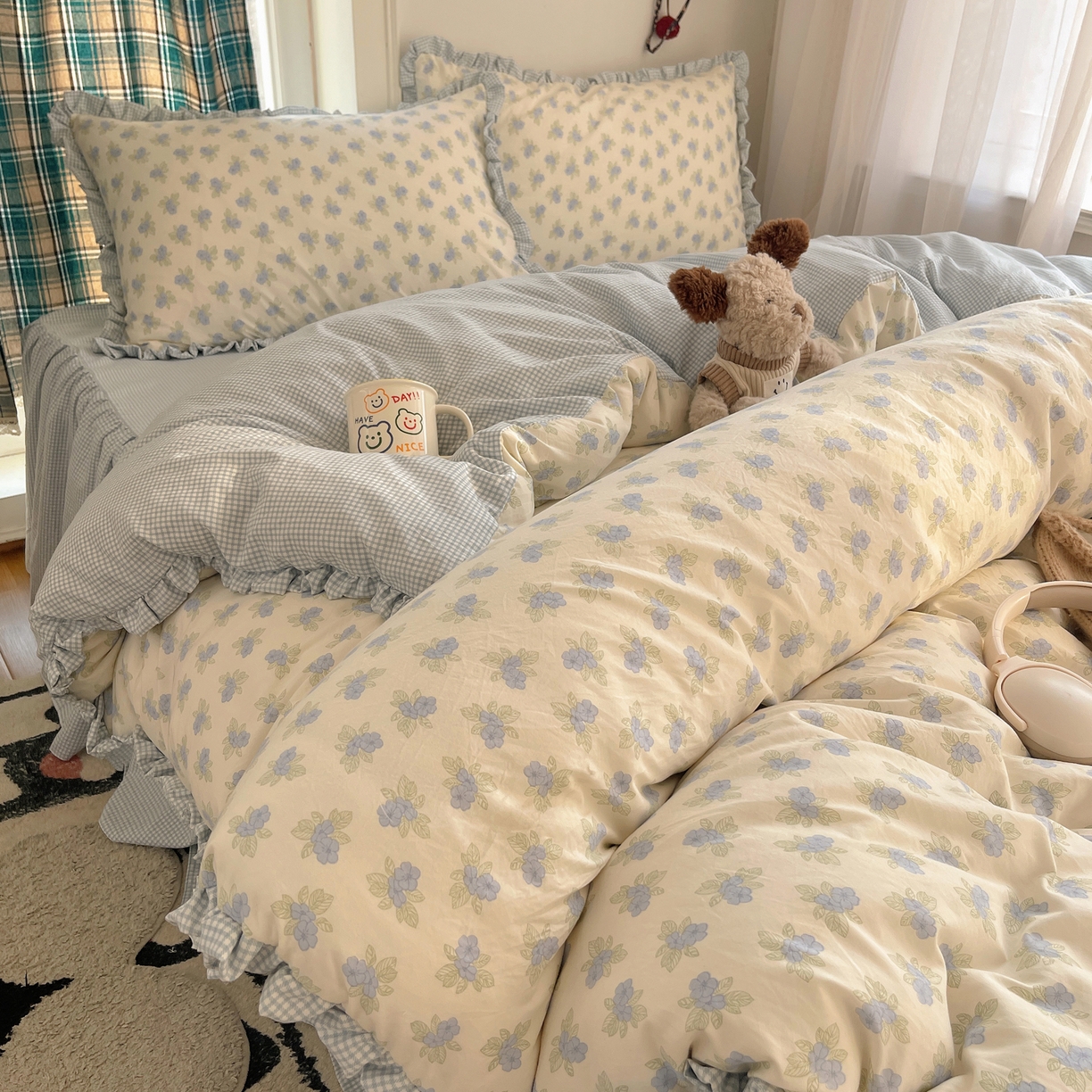 91家纺网 家纺一手货源 找家纺 轻奢坊 2026新款云感仿棉水洗棉褶皱短花边四件套 花花格蓝