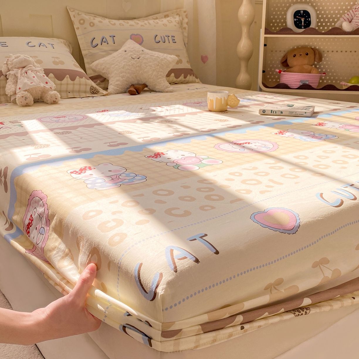 91家纺网 家纺一手货源 找家纺 花梦欣 2026新款全棉印花单品系列3简约卡通款-单床笠 萌萌凯蒂