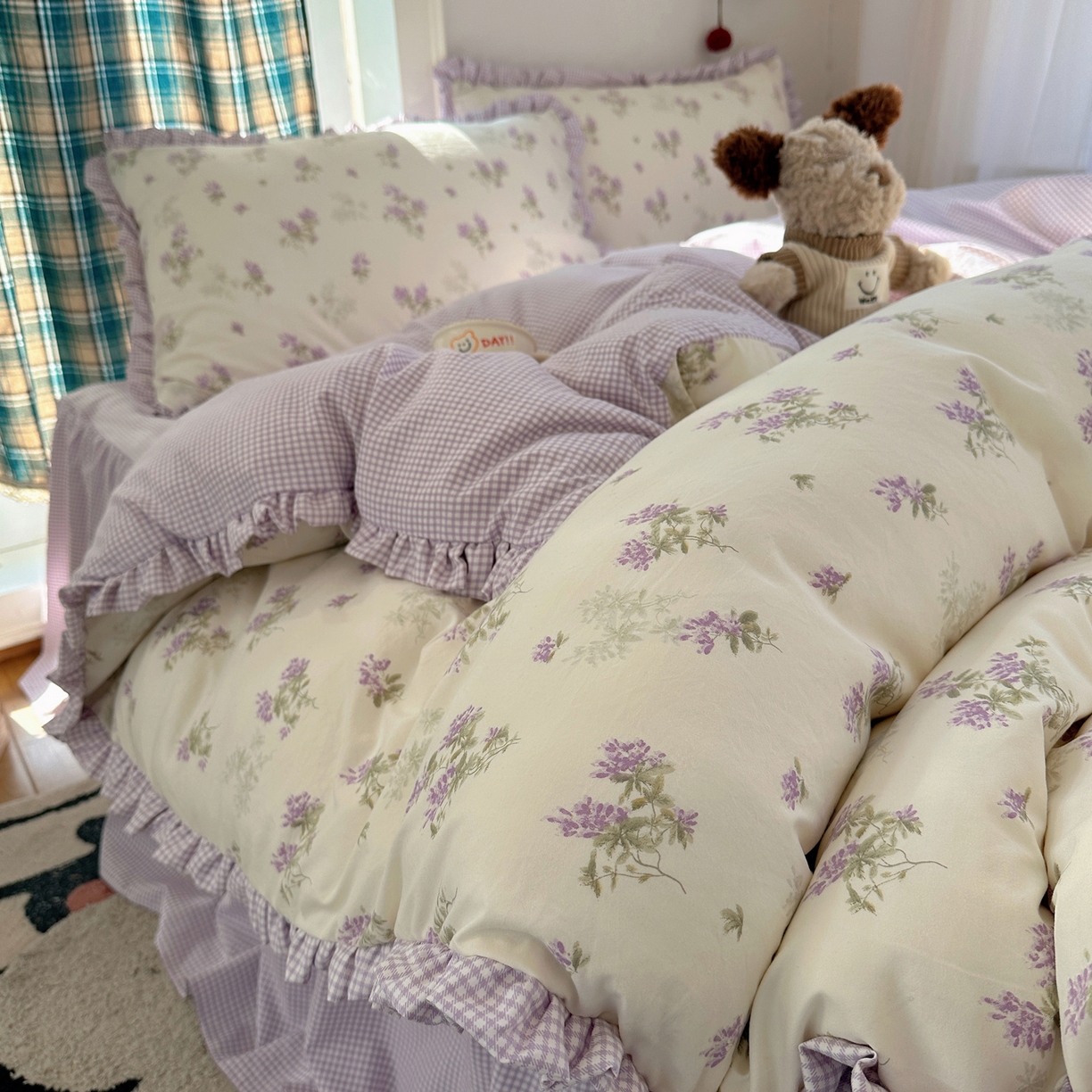 91家纺网 家纺一手货源 找家纺 轻奢坊 2026新款云感仿棉水洗棉褶皱短花边四件套 花花格紫