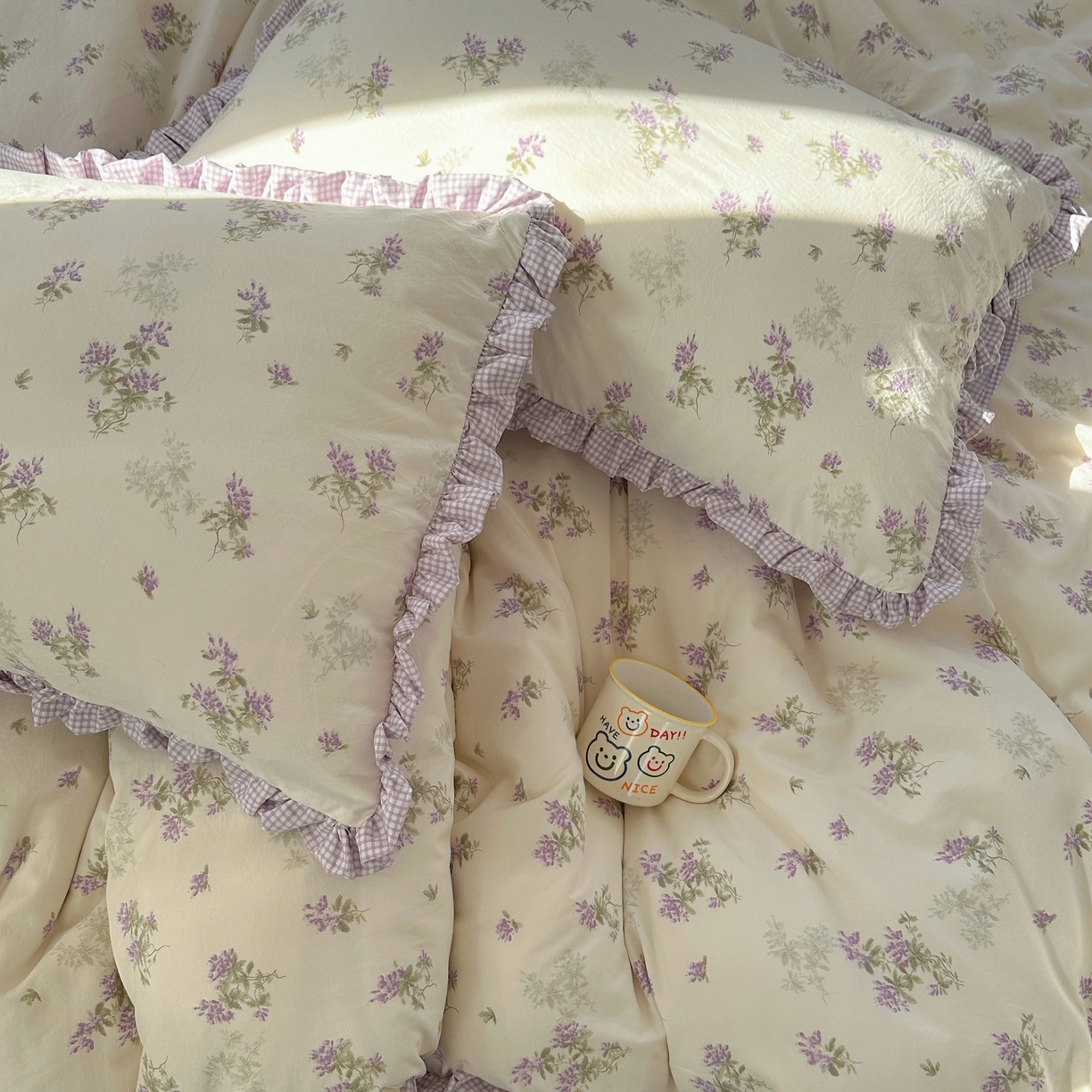 91家纺网 家纺一手货源 找家纺 轻奢坊 2026新款云感仿棉水洗棉褶皱短花边四件套 花花格紫