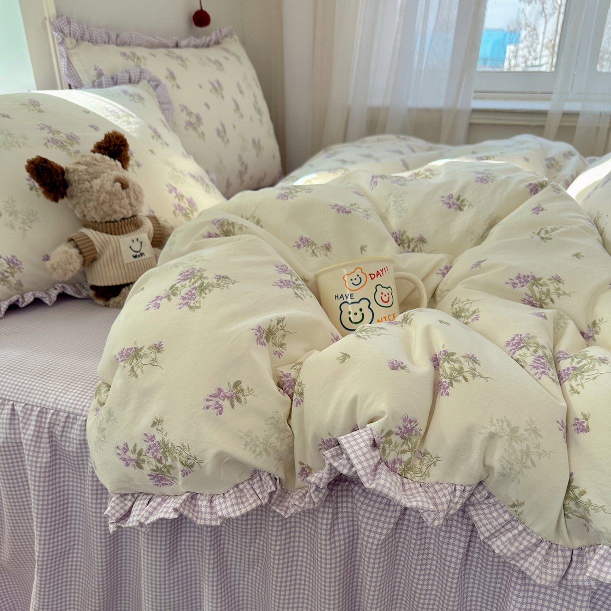 91家纺网 家纺一手货源 找家纺 轻奢坊 2026新款云感仿棉水洗棉褶皱短花边四件套 花花格紫